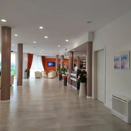 Bella 4* Λατζίζε