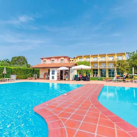 Bella Λατζίζε