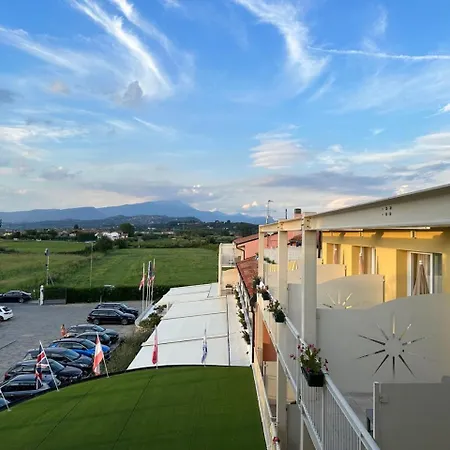 Bella Λατζίζε