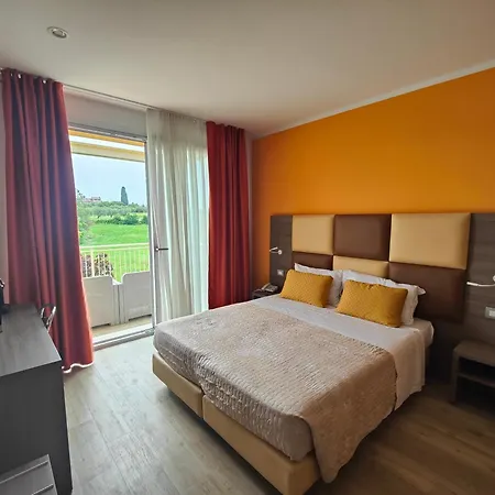 Bella Ξενοδοχείο Λατζίζε